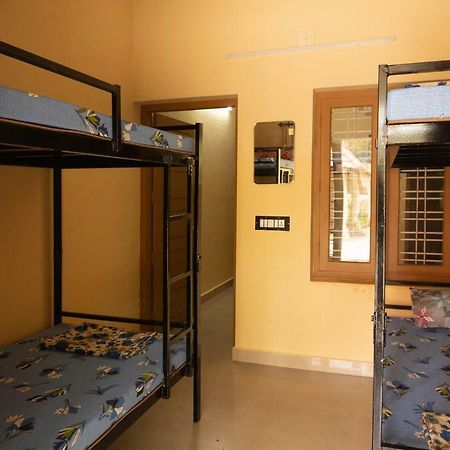 Aramana Holiday Inn Alappuzha Buitenkant foto