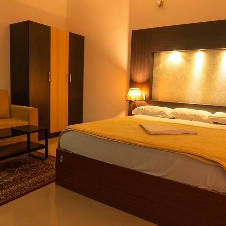 Aramana Holiday Inn Alappuzha Buitenkant foto