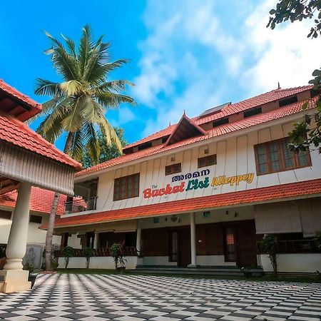 Aramana Holiday Inn Alappuzha Buitenkant foto