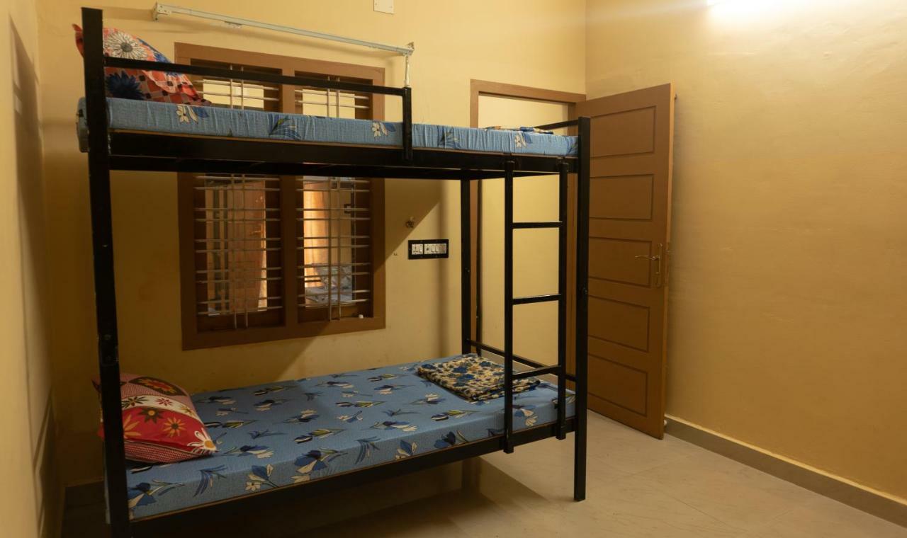 Aramana Holiday Inn Alappuzha Buitenkant foto