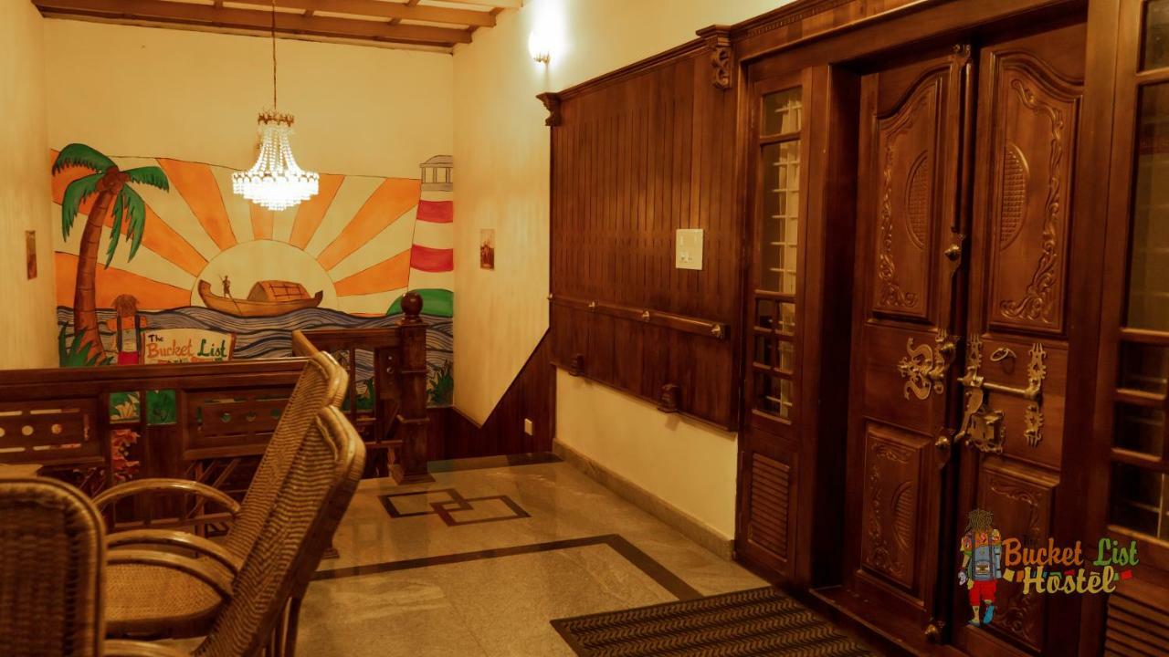 Aramana Holiday Inn Alappuzha Buitenkant foto