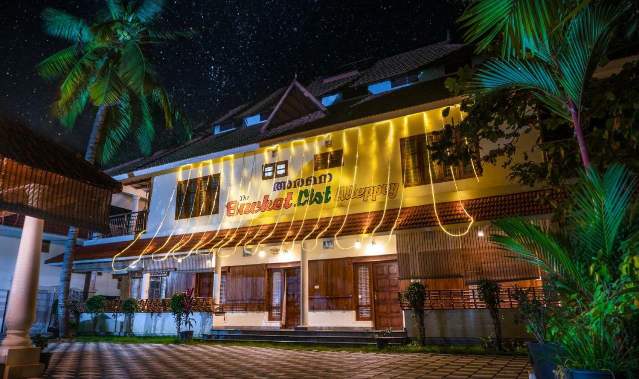 Aramana Holiday Inn Alappuzha Buitenkant foto