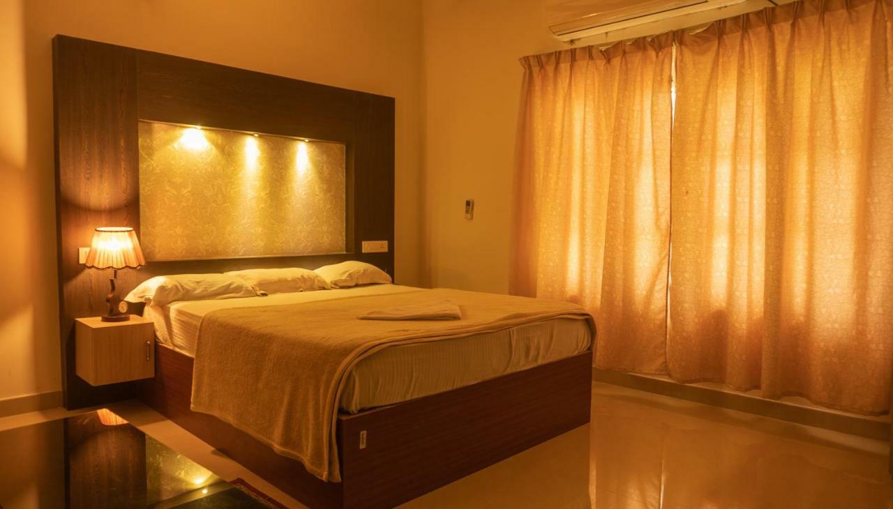 Aramana Holiday Inn Alappuzha Buitenkant foto